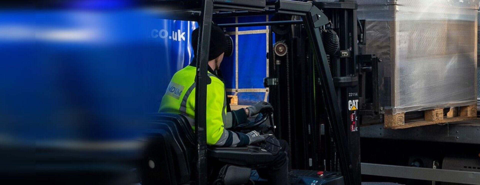 Ensuring pallet safety in transit with robust wrapping and handling measures | Lindum Packaging